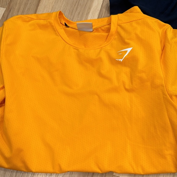 Lot of 2 gymshark short sleeve shirts, size medium - Picture 2 of 3